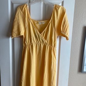 BNWT Roxy mid length dress. Super cute.